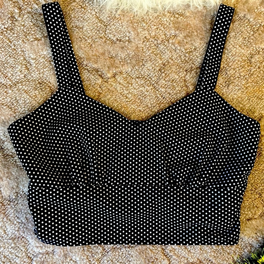 Retrolicious Polka Dot Crop Top 🖤🤍